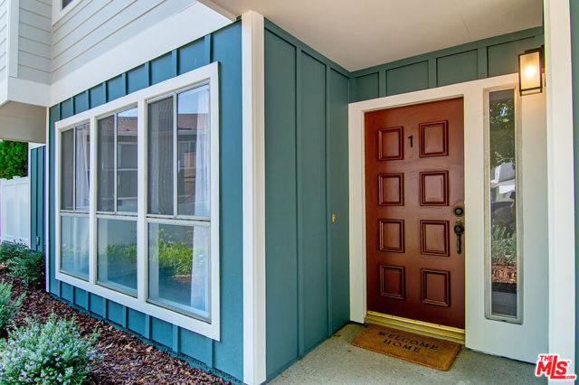 18170 Andrea Circle North, Northridge CA: https://media.crmls.org/mediaz/1aa516cb-2691-4ef1-9061-13b6e507afe5.jpg