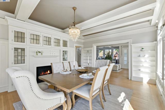 1247 Sherman, Alameda CA: https://media.crmls.org/mediaz/1aa54447-5351-4689-b2a4-4efac7030ff2.jpg