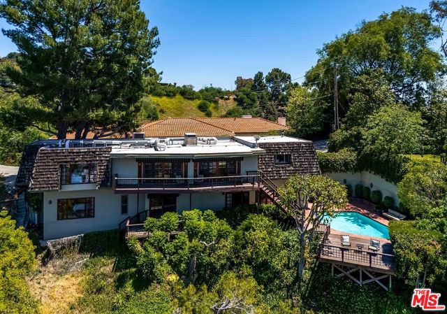 13490 Firth Drive, Beverly Hills CA: https://media.crmls.org/mediaz/1aa57009-d2ad-4493-9a17-29f911685c20.jpg