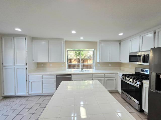 2666 Hesselbein Way, San Jose CA: https://media.crmls.org/mediaz/1aa5d29a-8062-4769-a787-5f3abde06d15.jpg
