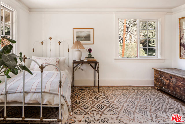 2107 Santa Rosa Avenue, Altadena CA: https://media.crmls.org/mediaz/1aa5f8f5-71df-4bf5-86b4-a1499d18855b.jpg