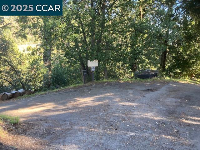 0 Starkville Ct, Orinda CA: https://media.crmls.org/mediaz/1aa67b92-1d6b-4861-a046-23a513f9d8fe.jpg