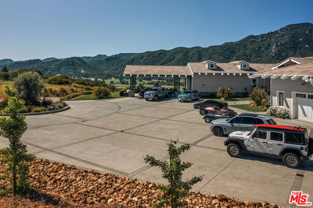1697 W Potrero Road, Westlake Village CA: https://media.crmls.org/mediaz/1aa68546-2562-46e6-bc4c-7b398088f12a.jpg
