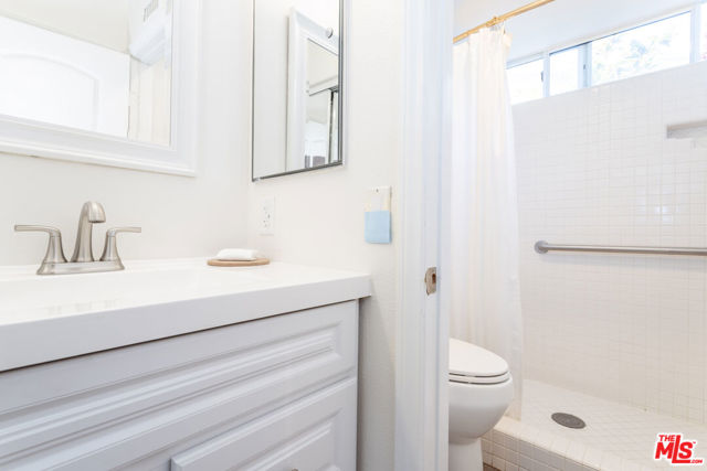27350 Landon Place, Valencia CA: https://media.crmls.org/mediaz/1aa69c8b-3e1d-4781-bfd3-5c5bece56cb9.jpg