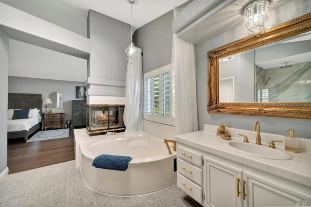 1359 Corte Alveo, Oceanside CA: https://media.crmls.org/mediaz/1aa78bf8-d1fe-411e-9905-106e42dc046a.jpg