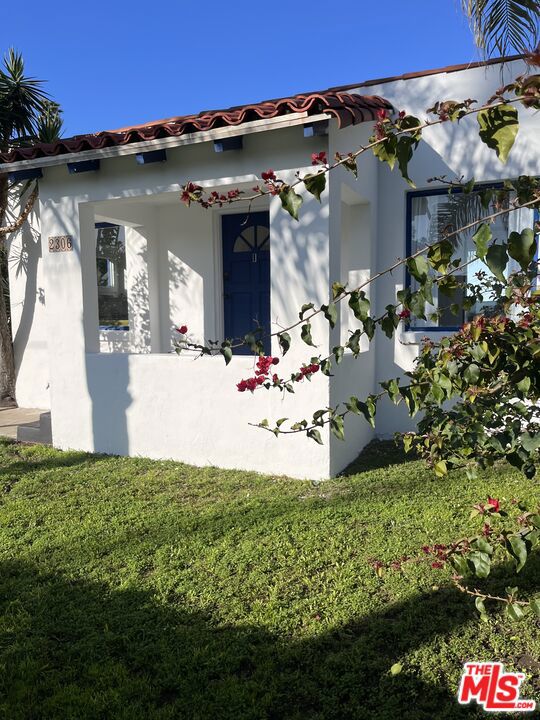 2306 Pisani Place, Venice CA: https://media.crmls.org/mediaz/1aa7abc8-58bc-491f-9382-efbbf19cdc18.jpg