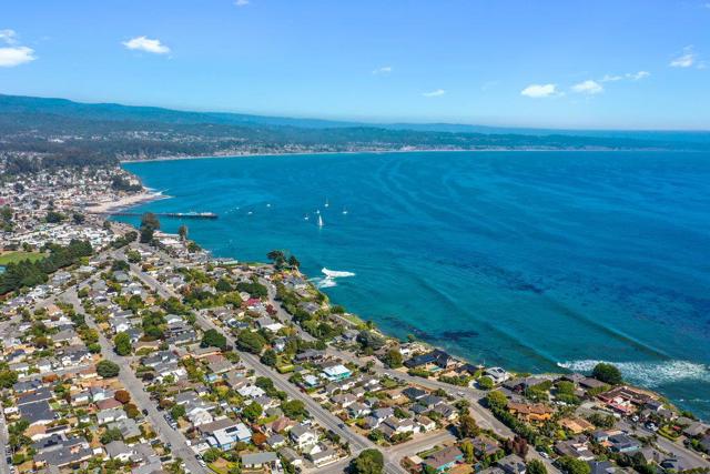 1455 45th Avenue, Capitola CA: https://media.crmls.org/mediaz/1aa7ef1d-5ab6-4d6d-8368-114500416422.jpg