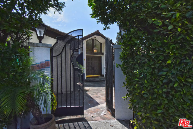 Details for 2901 Benedict Canyon Drive, Beverly Hills, CA 90210
