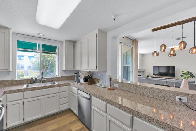 401 Baltic Circle,  CA: https://media.crmls.org/mediaz/1aa87576-fc62-4cbf-97ff-0b32e7d797d3.jpg