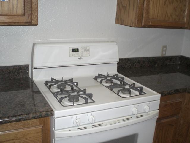 2137 Whitcomb Way, Modesto CA: https://media.crmls.org/mediaz/1aa8852f-b367-452d-8e5f-8fd9cfe9adb7.jpg
