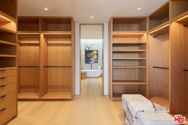 1520 Carla, Beverly Hills CA: https://media.crmls.org/mediaz/1aa8c12a-12ef-4be4-90dd-a0f54f9f585e.jpg