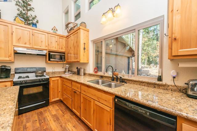 851 Mountain Aire Lane, Trinity Center CA: https://media.crmls.org/mediaz/1aa95753-5cb0-4fa1-ae0e-64f12a032300.jpg
