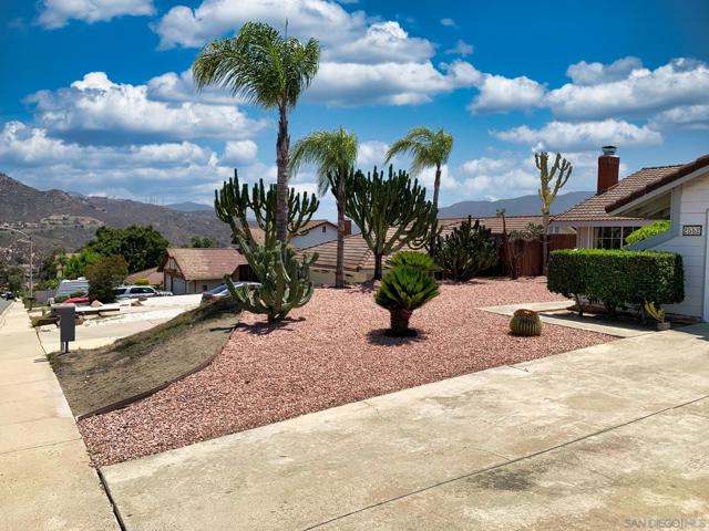 2552 Wind River Rd, El Cajon CA: https://media.crmls.org/mediaz/1aa967aa-23b6-47af-aa46-30b87be306e0.jpg