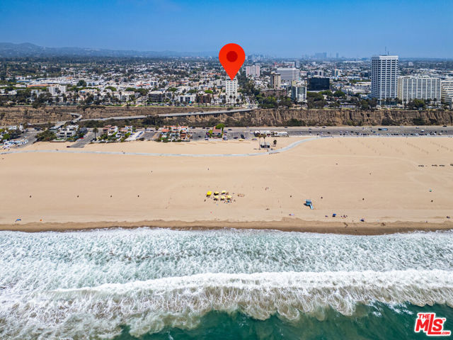 101 California Avenue, Santa Monica CA: https://media.crmls.org/mediaz/1aa98126-c3cb-4ecb-80db-f996cbdf1948.jpg