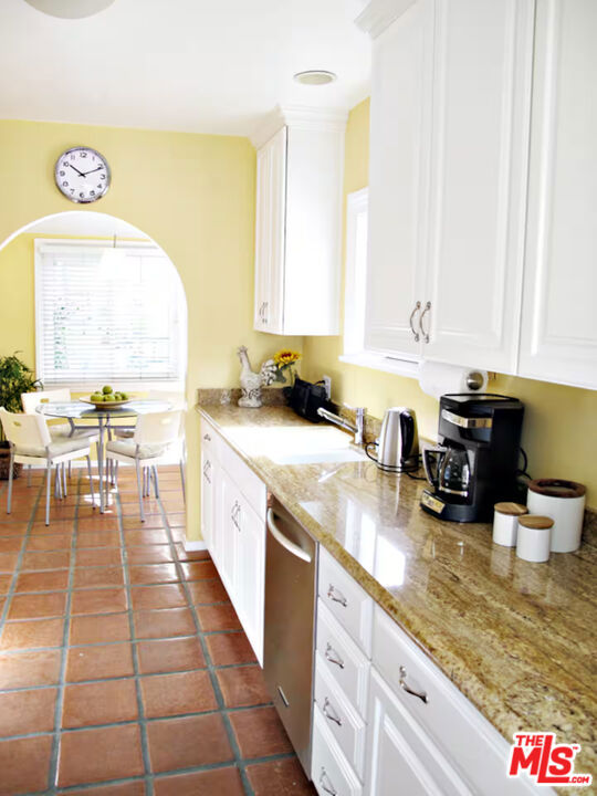 4125 Huron Avenue, Culver City CA: https://media.crmls.org/mediaz/1aa99fb8-8b80-4752-a5df-1bf7fca0753e.jpg