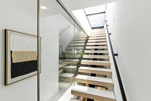 1815 18th Avenue, San Francisco CA: https://media.crmls.org/mediaz/1aa9b3d9-0f25-422b-9281-7c741cac0b09.jpg