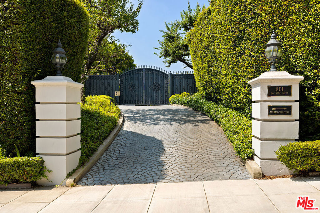 801 N Alta Drive — architectural residence