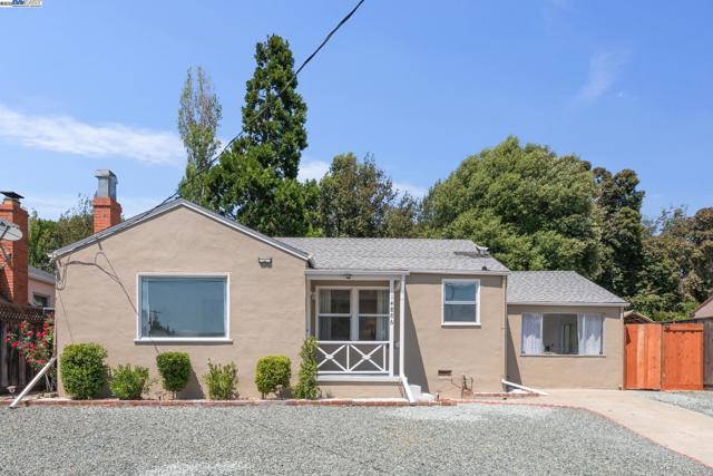 14886 Wake Ave, San Leandro CA: https://media.crmls.org/mediaz/1aab9068-38f7-425e-ac01-9eb154d2928e.jpg