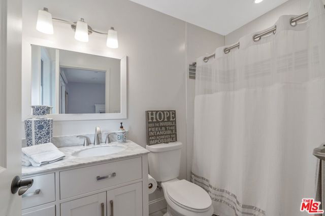 24901 Jim Bridger Road, Hidden Hills CA: https://media.crmls.org/mediaz/1aabf2c0-18cd-4a4e-8702-1a4687688a04.jpg