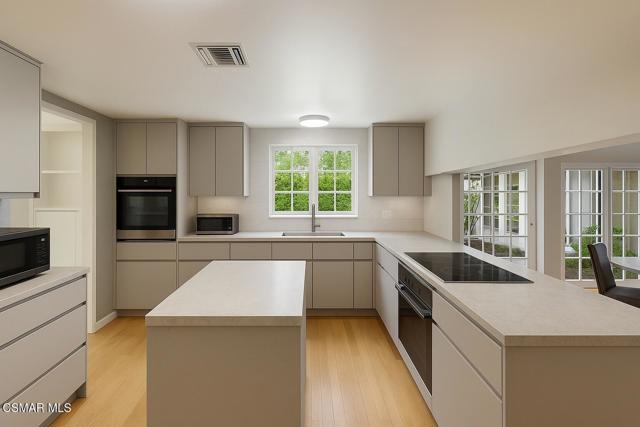 3384 Radcliffe Road, Thousand Oaks CA: https://media.crmls.org/mediaz/1aac16a7-c329-4f1e-859a-c086edd5e5fe.jpg