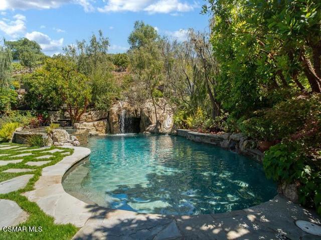 5455 Via Olas, Newbury Park CA: https://media.crmls.org/mediaz/1aac37f4-0008-46b0-babc-33e26a06fde9.jpg