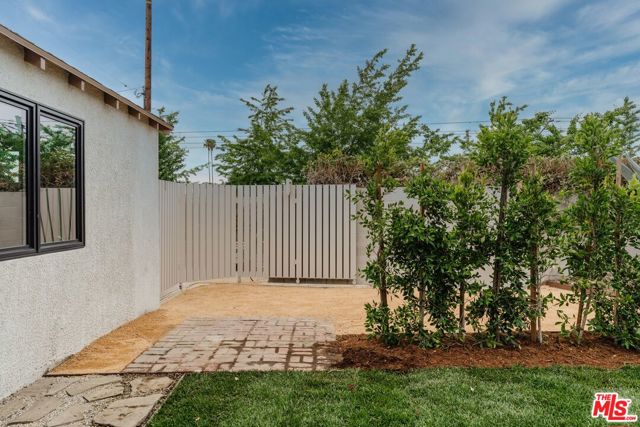 3501 Hillcrest Drive, Los Angeles CA: https://media.crmls.org/mediaz/1aac8605-a11d-4e07-afa5-2dcf4162ac76.jpg