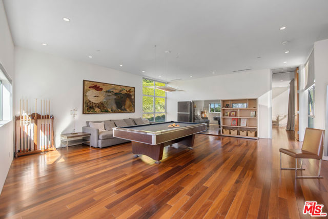 1290 Angelo Drive, Beverly Hills CA: https://media.crmls.org/mediaz/1aac888c-f846-482a-b069-8eb135e443ed.jpg