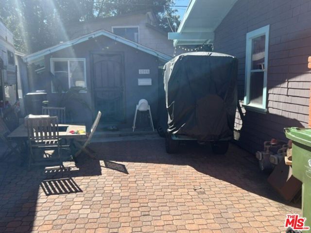 2046 Delrosa Drive photo 3