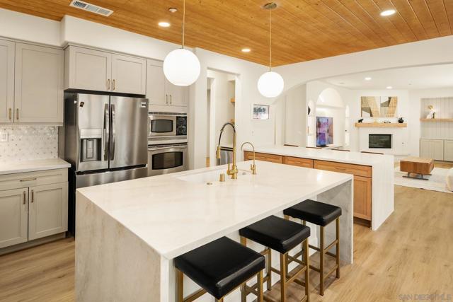 10528 Pinion Trl, Escondido CA: https://media.crmls.org/mediaz/1aad4b10-80c7-4a4e-9fcc-9c3185037f2b.jpg