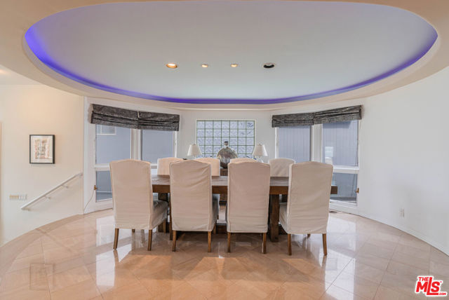 4611 Roma Court, Marina del Rey CA: https://media.crmls.org/mediaz/1aad5e46-2dec-4ee7-a7c7-d75d8132f569.jpg