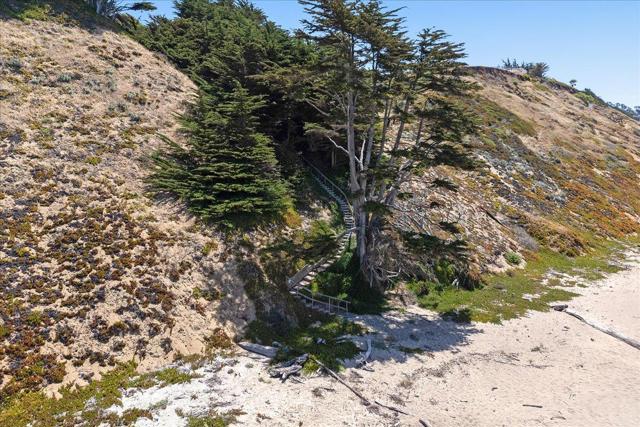405 Heather Point Lane, Watsonville CA: https://media.crmls.org/mediaz/1aad8685-49e2-4cdc-bd1a-dea4cc664d66.jpg