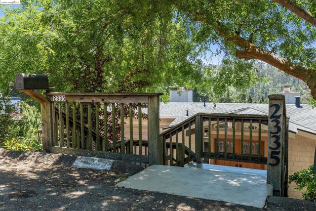 2335 Tunnel Rd, Oakland CA: https://media.crmls.org/mediaz/1aad9c9e-c47e-4ae9-ab15-d4a75a2e080b.jpg