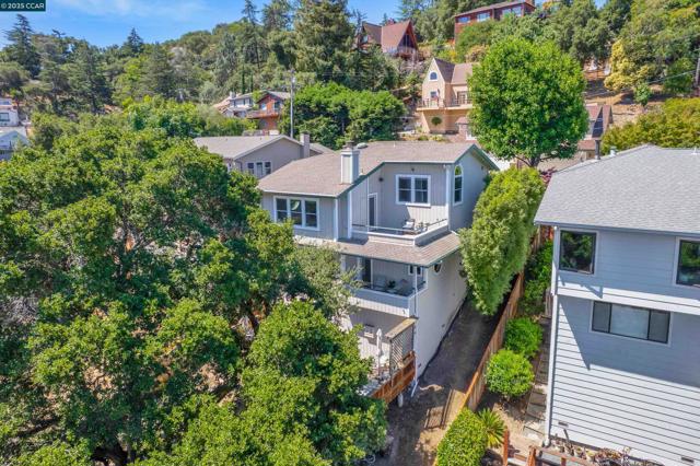 1027 W Arlington Way, Martinez CA: https://media.crmls.org/mediaz/1aada37c-738c-4cb3-917d-d57ccd1d2ba6.jpg