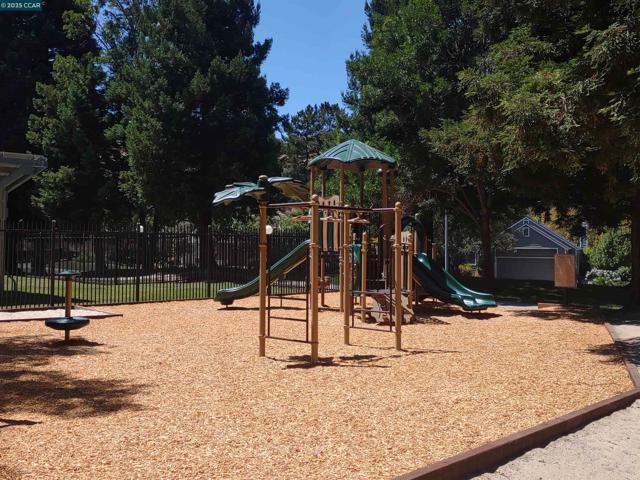 1618 Brush Creek Place, Danville CA: https://media.crmls.org/mediaz/1aadd870-a772-43a7-aa0d-9670d8733059.jpg