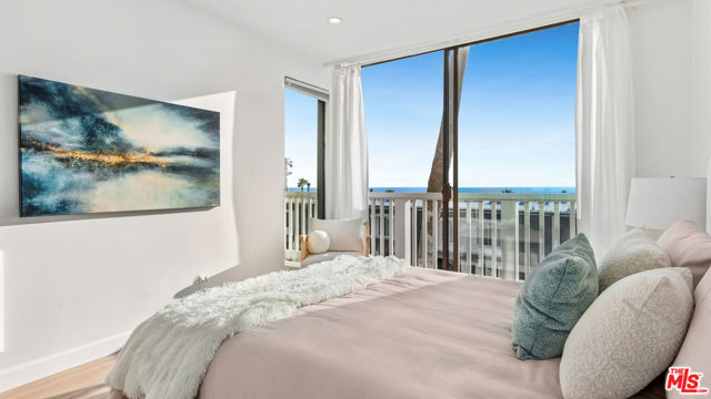 11862 Starfish Lane, Malibu CA: https://media.crmls.org/mediaz/1aadf98d-6a77-4259-8803-eab2648b3b34.jpg