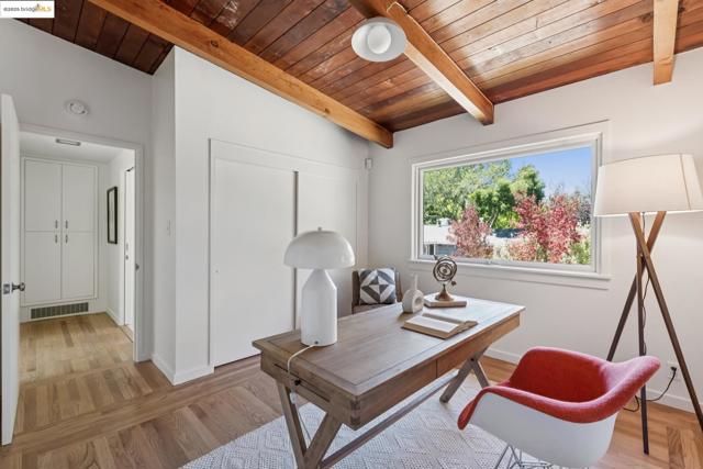 39 Norwood Ave, Kensington CA: https://media.crmls.org/mediaz/1aaf37bd-a0a9-4c6c-9eea-a1b4400d88d0.jpg