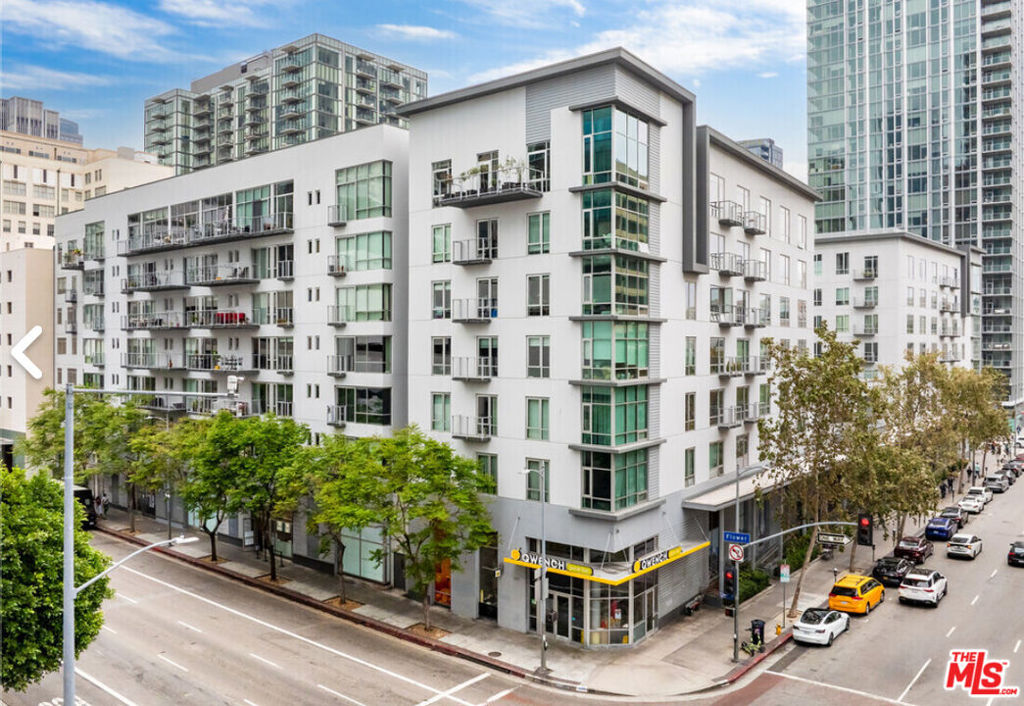 645 W 9th Street #422