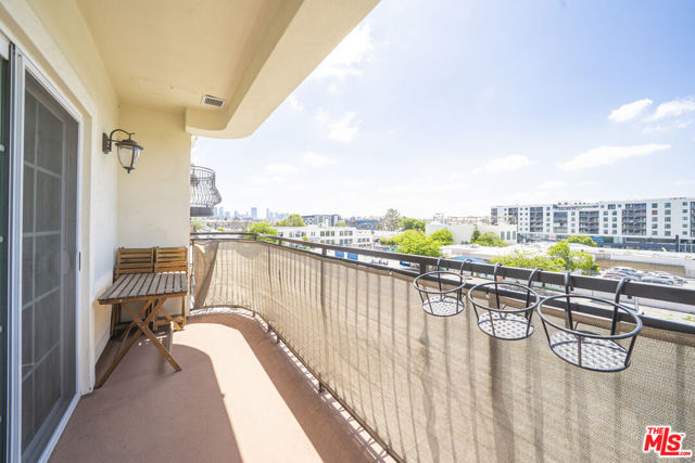 944 S Serrano Avenue, Los Angeles CA: https://media.crmls.org/mediaz/1aaf75e2-a980-4446-a61e-b82b243e47fe.jpg