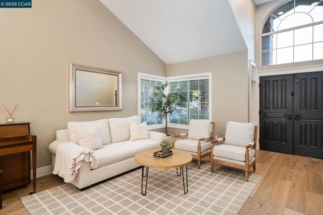 200 Hat Creek Ct, San Ramon CA: https://media.crmls.org/mediaz/1aafa9c9-76b0-44e5-82d2-405d973337c1.jpg
