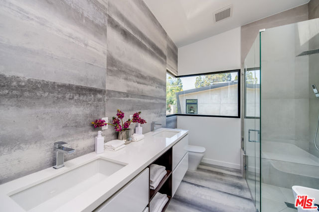 370 N San Vicente Boulevard, West Hollywood CA: https://media.crmls.org/mediaz/1aafb893-6636-4408-86a4-6c442db7badd.jpg