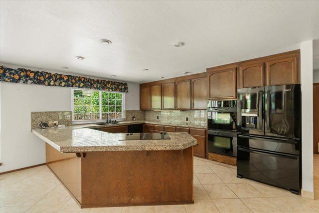 2155 Lilac Lane, Morgan Hill CA: https://media.crmls.org/mediaz/1aafc716-dd2b-43ed-b300-95b9db3da3f1.jpg