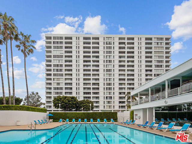2800 Neilson Way, Santa Monica CA: https://media.crmls.org/mediaz/1ab00d4e-d1b6-4749-979d-6fd4e54fcda3.jpg