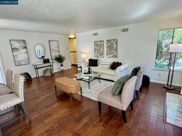 3783 Crow Canyon, San Ramon CA: https://media.crmls.org/mediaz/1ab0761d-c376-4ca6-82ae-3e6004acac74.jpg