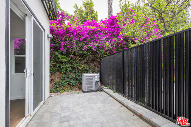 24042 Killion Street, Woodland Hills CA: https://media.crmls.org/mediaz/1ab0d671-763f-489d-8a05-81ebd479eb34.jpg