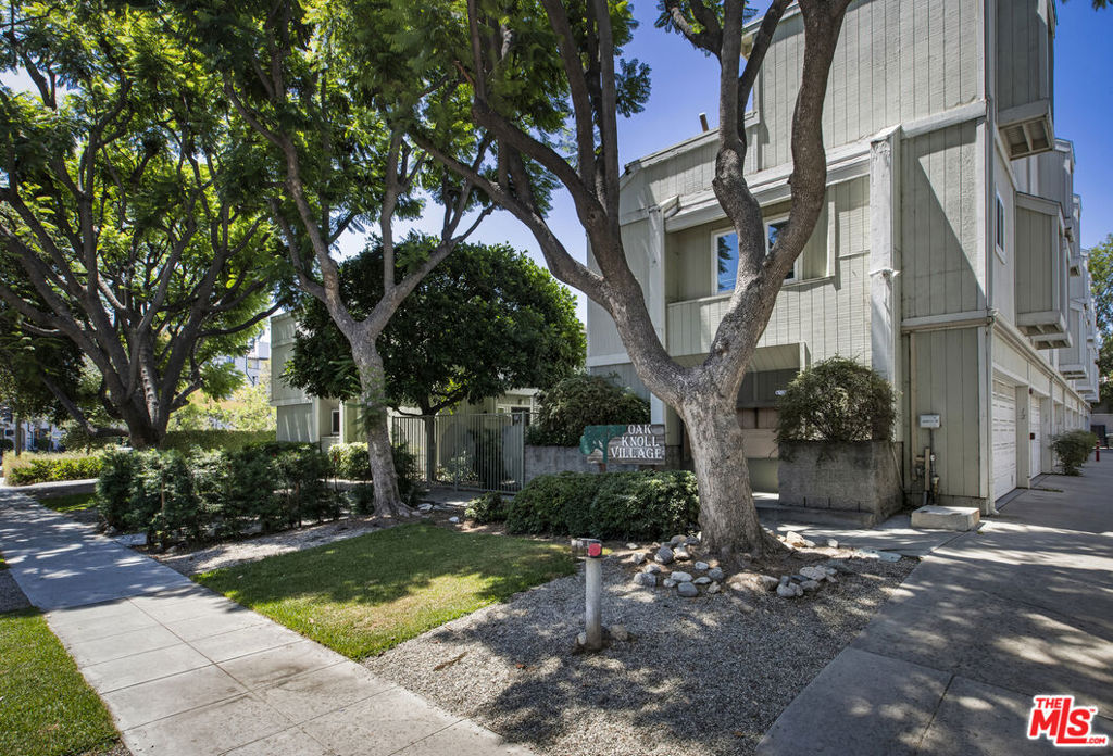 137 N Oak Knoll Avenue #14