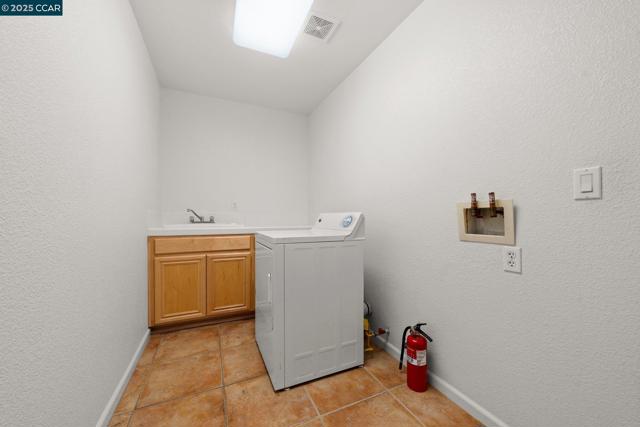 Image 26 of 60 For 868 Deer Spring Cir