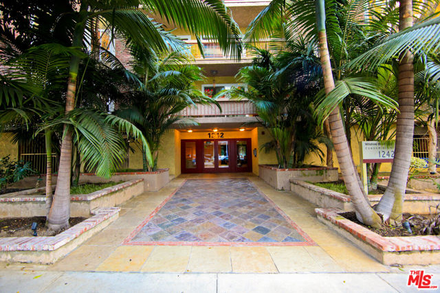 1242 S Barrington Avenue, Los Angeles CA: https://media.crmls.org/mediaz/1ab15f86-fdeb-4f61-8426-dbac7510c832.jpg
