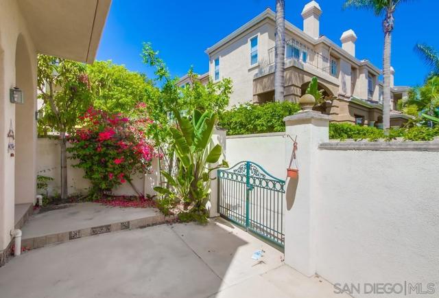 5159 Renaissance Ave, San Diego CA: https://media.crmls.org/mediaz/1ab1d1d8-828e-4183-998c-9809c320c2cb.jpg