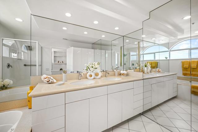 Detail Gallery Image 17 of 25 For 3868 Riviera 4a,  San Diego,  CA 92109 - 3 Beds | 2/1 Baths