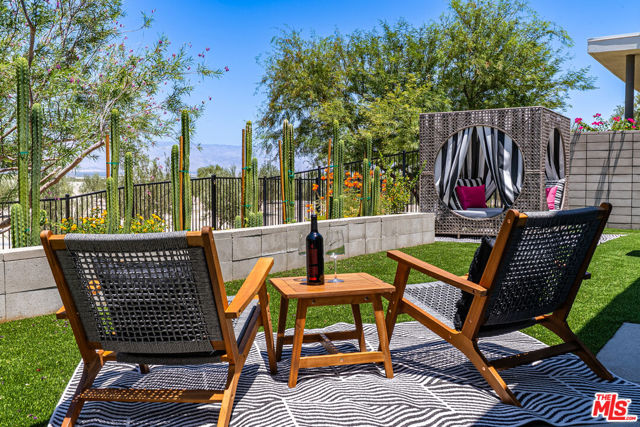 400 Fountain Drive, Palm Springs CA: https://media.crmls.org/mediaz/1ab1d9f2-2efa-4b24-b646-de99c09d2932.jpg